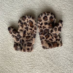 Leopard print mittens